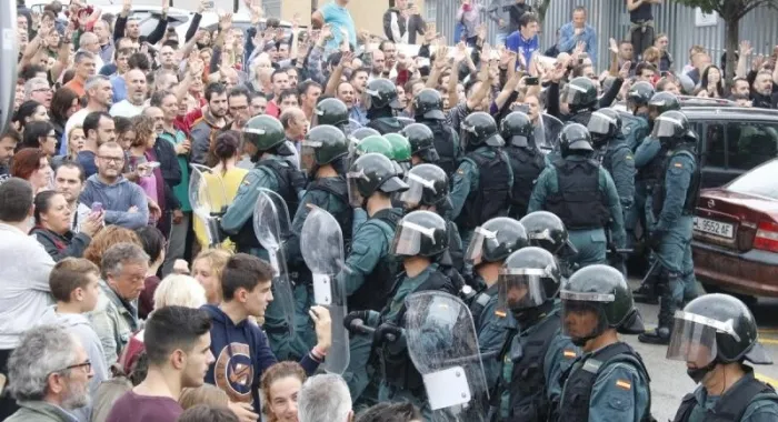 La GuÃ rdia Civil l'1-O a Sant CebriÃ  de Vallalta (foto: ACN) 
