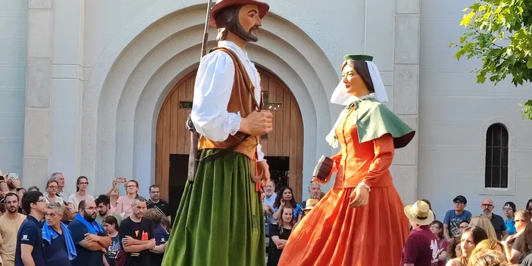 La Festa Major de Sant Pere entra en el seu punt més àlgid amb la revetlla, la cercavila i el sopar mariner