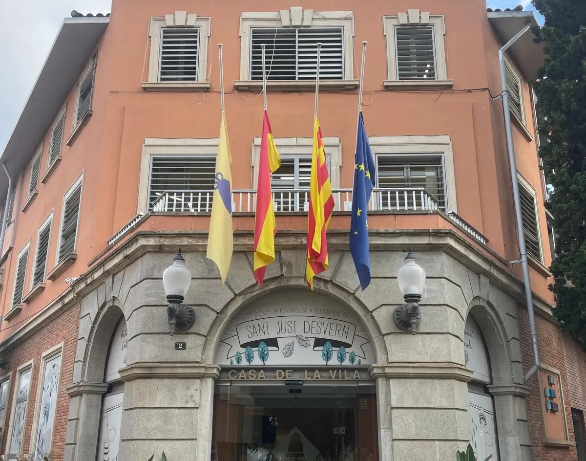 Sant Just Desvern se suma als tres dies de dol per l’accident de Toledo.