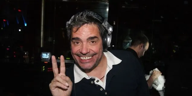 Dissabte 25 d’abril a 13h, emissió per Vilassar Ràdio de la sessió del mític dj David Oleart en homenatge a les discoteques eïvissenques Pachá, Lio, Bora Bora i I do Ibiza