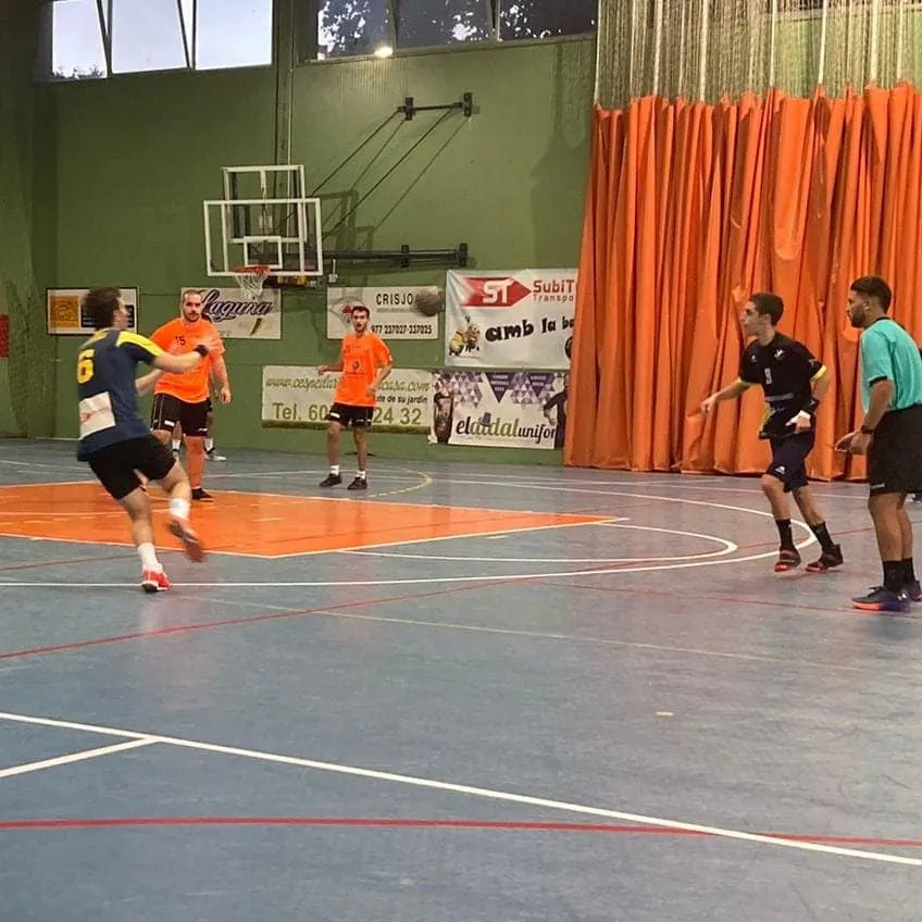 El Club Handbol Cambrils s’imposa al HC Vallag i suma ja quatre victòries consecutives