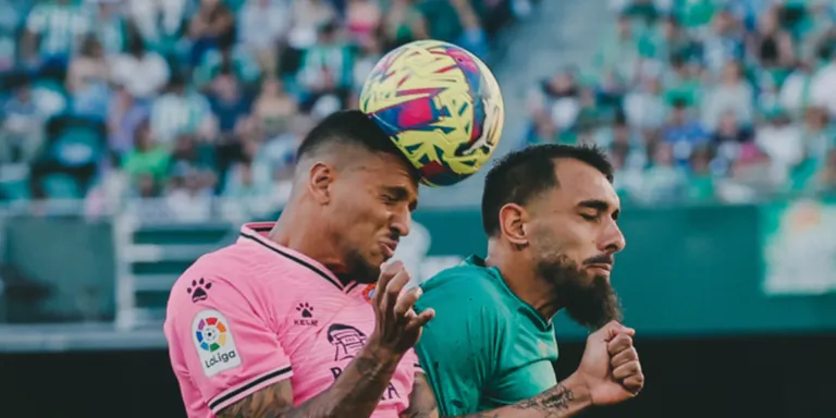 L'RCD Espanyol s'enfonsa al Villamarín contra el Betis (3-1)