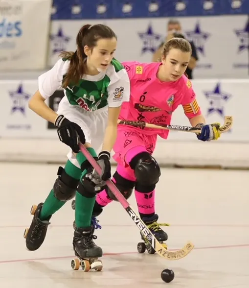 Laura Puigdueta i l'equip sub-15 del CH Caldes fan brillar l'hoquei femení local en el cap de setmana esportiu