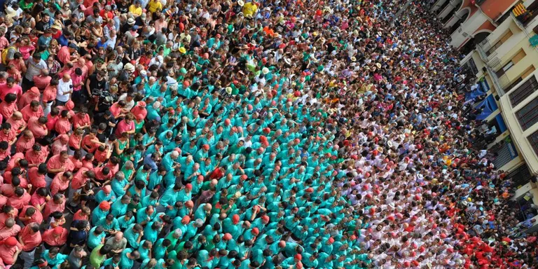 Joves i Vella preparen més d’un castell de gamma extra per Sant Fèlix
