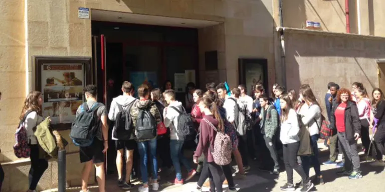 Alumnes d'Eso de l'Urgell gaudeixen del film 'El me llamó Malala'