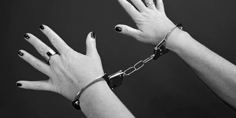 Demanen 6 anys de presó a una dona acusada d'estafar més de 187.000 euros a 13 persones