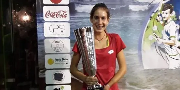 La palista Anna Ortiz s’incorpora a l’equip de menors de la marca Dunlop