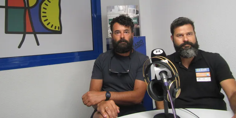 David Curto i Moisès Cruañes: “Les boies de les platges de Cambrils contribueixen a donar més seguretat al mar”