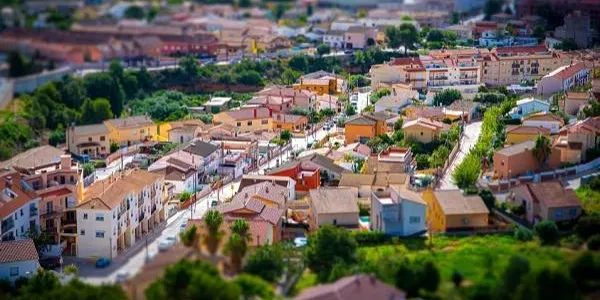 Roda de Berà puja l’IBI un 2% i la taxa de la brossa un 4,19%