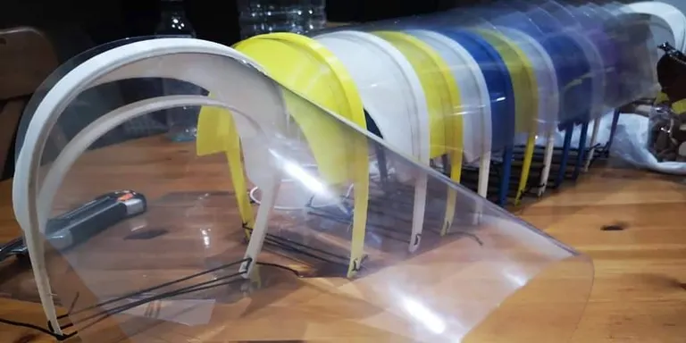 L'ambulatori de Pineda així com els hospitals de Calella i de Blanes ja han rebut les primeres viseres protectores fabricades per les impressores 3D
