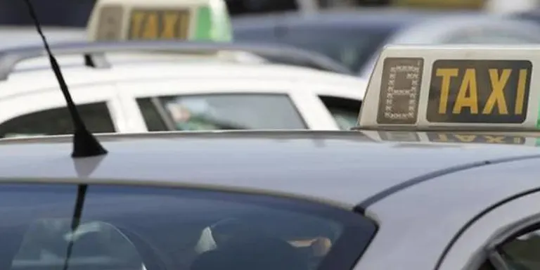 L’Ajuntament es planteja crear una nova llicència de taxis exclusivament per a la nit