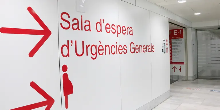 El temps d'espera a les urgències hospitalàries supera l'hora de mitjana, tot i reduir-se lleugerament el 2023