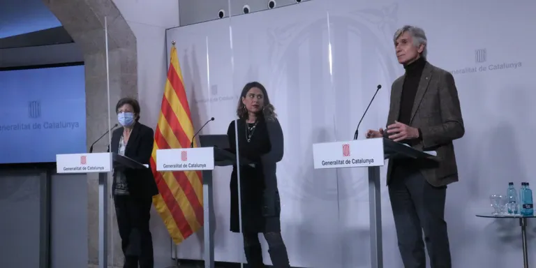 El Govern vol recuperar el toc de queda, l'oci nocturn tancat i les limitacions de trobades i aforament a restauració, comerç i cultura