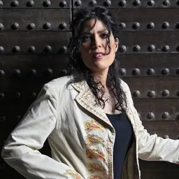 La escritora Eva Díaz Pérez llega a las ondas de COPE Utrera (98.1 FM) - episode art