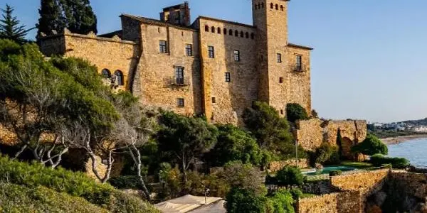 El turisme a la demarcació de Tarragona gairebé dobla l’ocupació hotelera en 25 anys