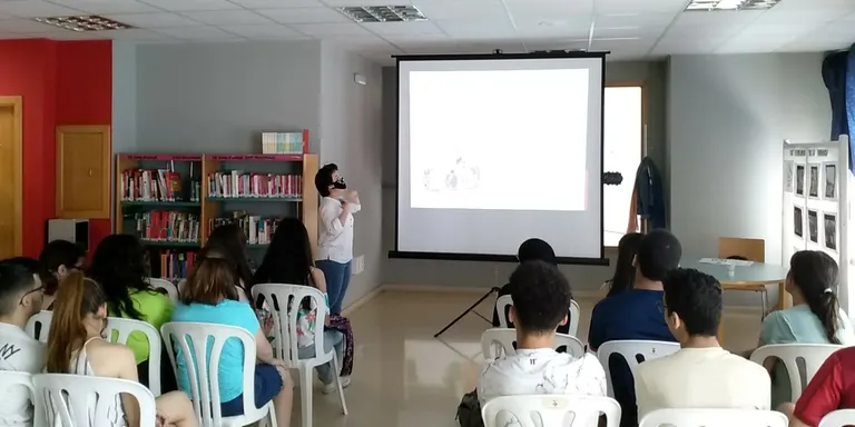 Alumnes de l’Institut de Constantí participen en el taller “Sóc activista” amb la booktuber Mixa