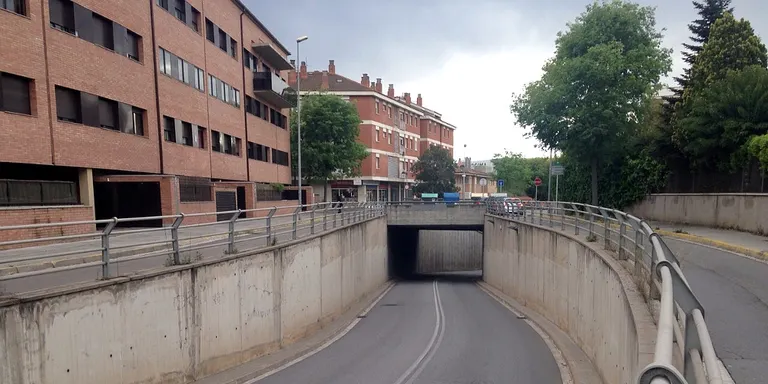 Investiguen la mort d’un home de 80 anys que ha caigut del pont del Passeig de Les Torres