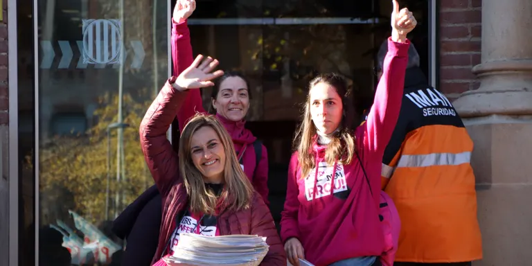 Infermeres de Catalunya entrega a Salut més de 500 cartes amb les seves reivindicacions
