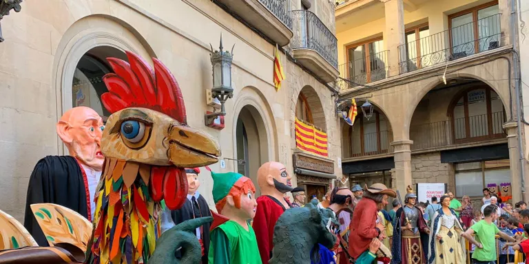 Més de 300 infants participen a la Festa dels Oficis i la Trobada de Gegantons