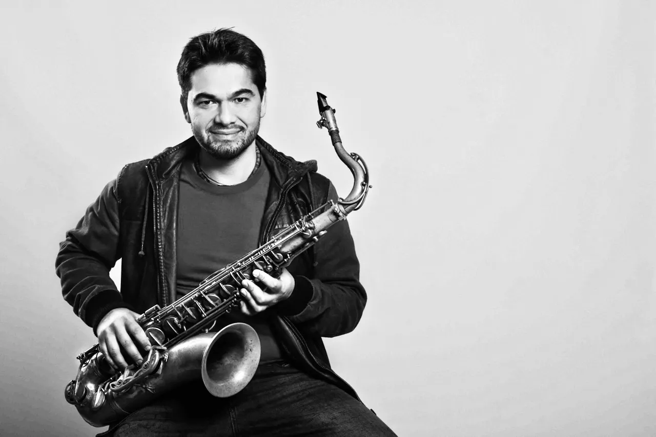 David Jacome, professor de l’Aula de Música, presenta <i>Mas lejos</i>, el seu primer treball en solitari