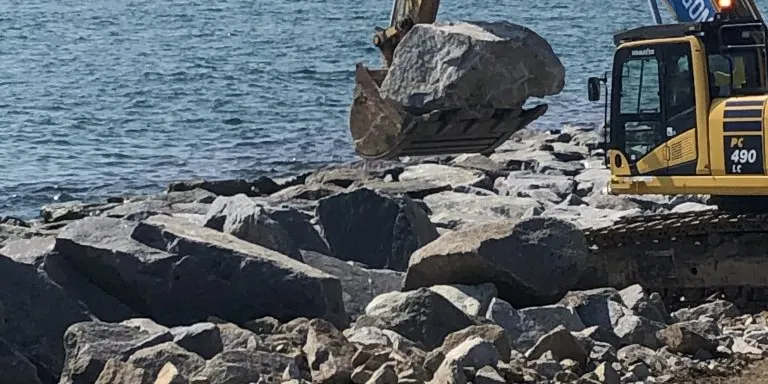 Les obres de protecció de la via del tren entre Cabrera de Mar i Mataró finalitzaran a l’estiu