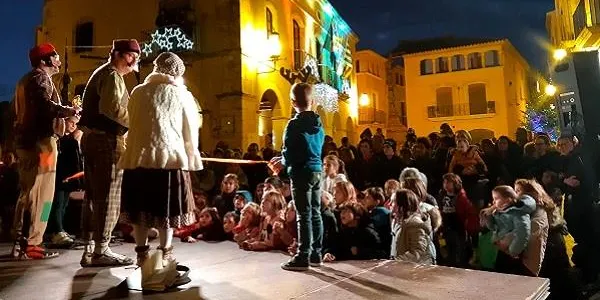 Gran expectació a la plaça del Pou d’Altafulla per fer cagar el Tió