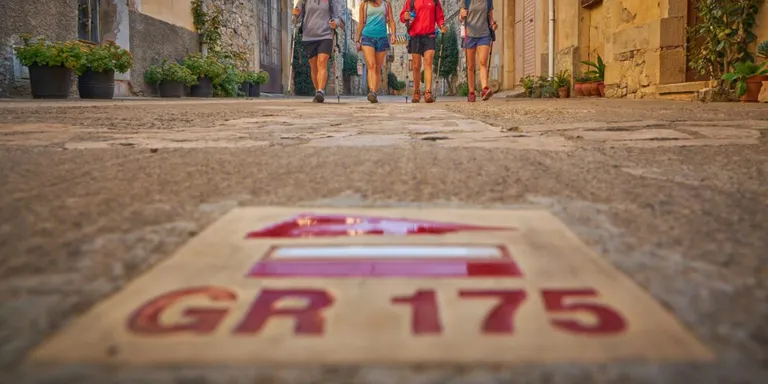 La reparació del clavegueram al carrer Generalitat i De les Flors va per llarg. L'afectació és important i cal una actuació més àmplia