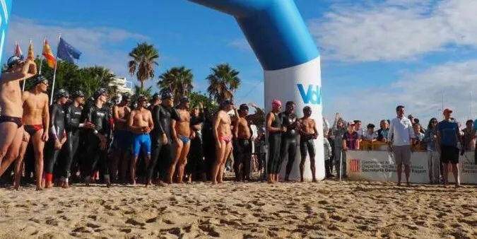 363 nedadors han participat a la Travessa Solidària organitzada pel Club Nàutic
