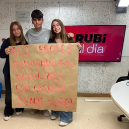 #5575 - Entrevista a alumnes de La Serreta i L'Estatut per la manifestació per reclamar recuperar els viatges d'estudis i les colònies - episode art