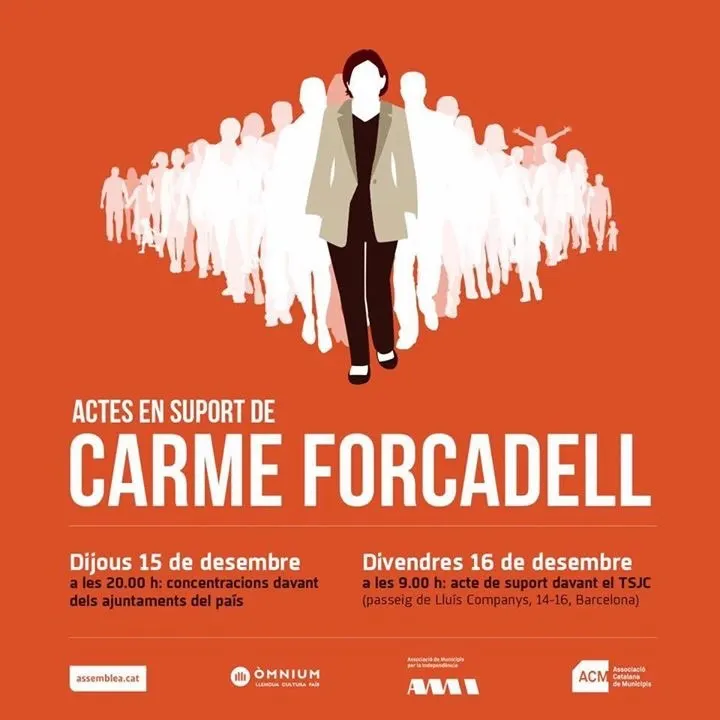 Concentració davant de l'Ajuntament de la Seu en suport a Carme Forcadell
