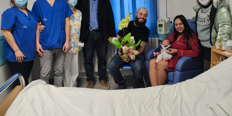 Felicitació de l'Ajuntament de la Seu al primer urgellenc del 2023, nascut al Sant Hospital