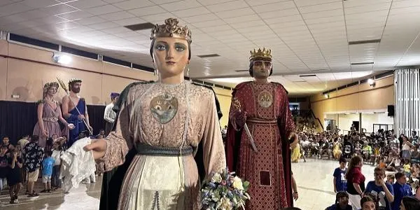 Els gegants Joan i Rosalia es restauren per garantir la seva participació a les festes majors de Torredembarra