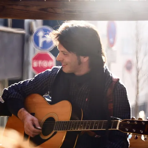 El músic calderí Marc Xalabarder presenta el seu primer disc en solitari, "Caminar"