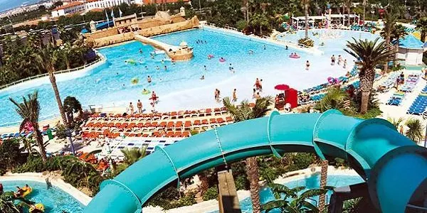 Excursió a l’Aquopolis del Punt d’Informació Juvenil d’Altafulla i els municipis de la zona TRAC