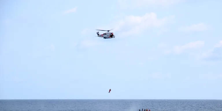 La Policia Local i Salvament Marítim han fet un simulacre de rescat