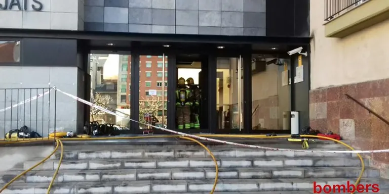 Intervenció dels Bombers als Jutjats de la Seu per una fuita d'aigua calenta