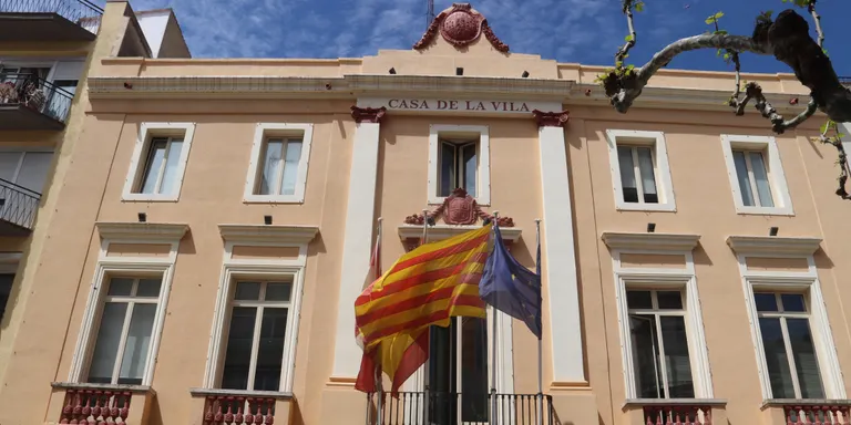 El PP demana apartar una regidora de Blanes per beneficiar-se del seu càrrec però l'Ajuntament diu que és "fals"