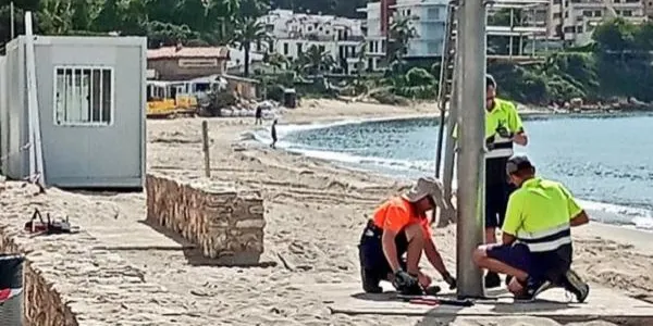 La platja d'Altafulla recupera els serveis habituals després de la pandèmia