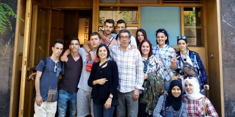 Alumnes del curs de cuina del programa Joves per l'Ocupació coneixen el xef Oliver Peña