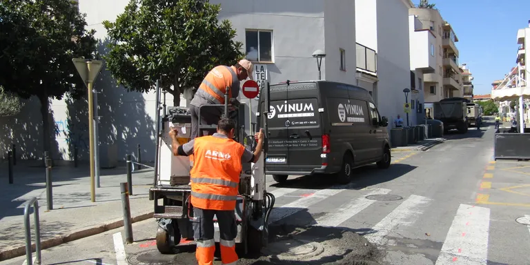 L’Ajuntament de Cambrils renova el paviment del carrer Pau Casals