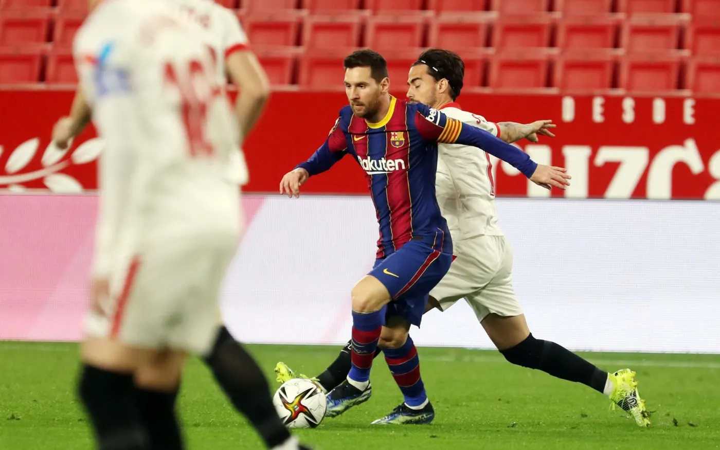 El Barça ensopega al Sánchez-Pizjuán i s'allunya de la Copa