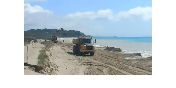 Comencen les obres per reparar els danys a la platja de Creixell