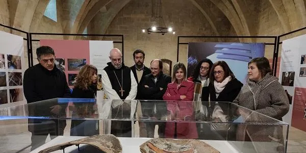 La Diputació de Tarragona completa la restauració i conservació de més de 100 de peces d'art del Monestir de Poblet amb el retorn de dos escuts del segle XIV