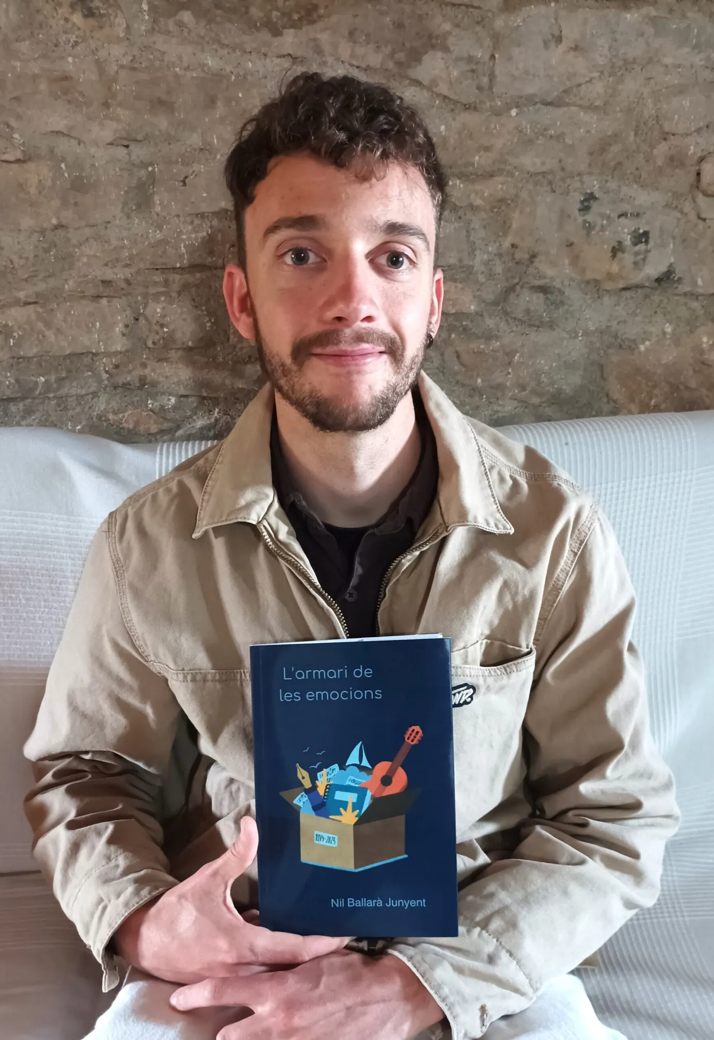 Nil Ballarà publica el seu primer llibre, "L'armari de de les emocions"