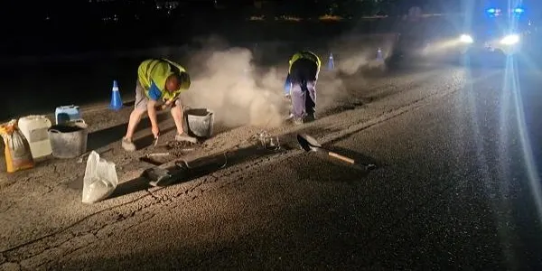 La brigada municipal d’Altafulla arregla uns sots perillosos a l’antiga N-340 arran de les queixes dels veïns