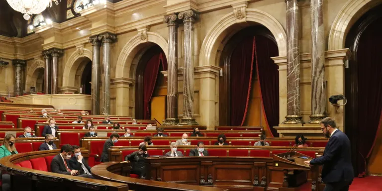 El Parlament insta el Govern a convocar el Pacte Nacional per la Llengua i plantejar-lo com un "afer d'estat"