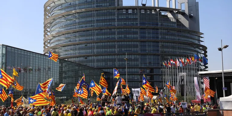 L'ANC Alt Urgell participa de la manifestació davant del Parlament Europeu