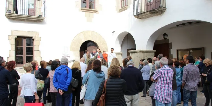 Una cinquantena d’arenyencs es concentren contra l’aplicació del 155 i per la llibertat de Jordi Sánchez i Jordi Cuixart