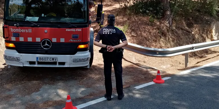 Un abocament il·legal d'adob va estar a punt de causar un incendi forestal entre Collsacreu i la Creueta