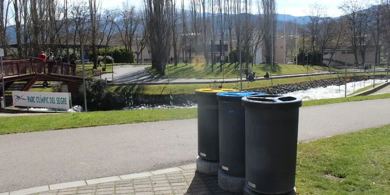 El Parc Olímpic del Segre estrena noves papereres de reciclatge